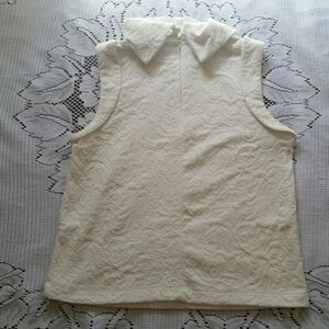 Small white tanktop with zip collar